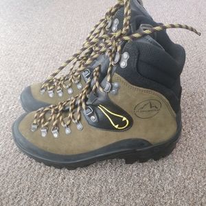 Las sportiva karakorum mountaineering boot